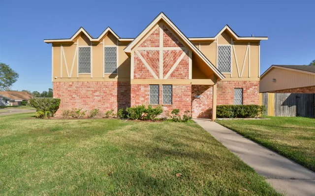 a view of a house with a yard and garage