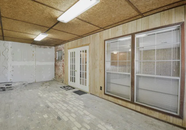 a view of a room with an empty space