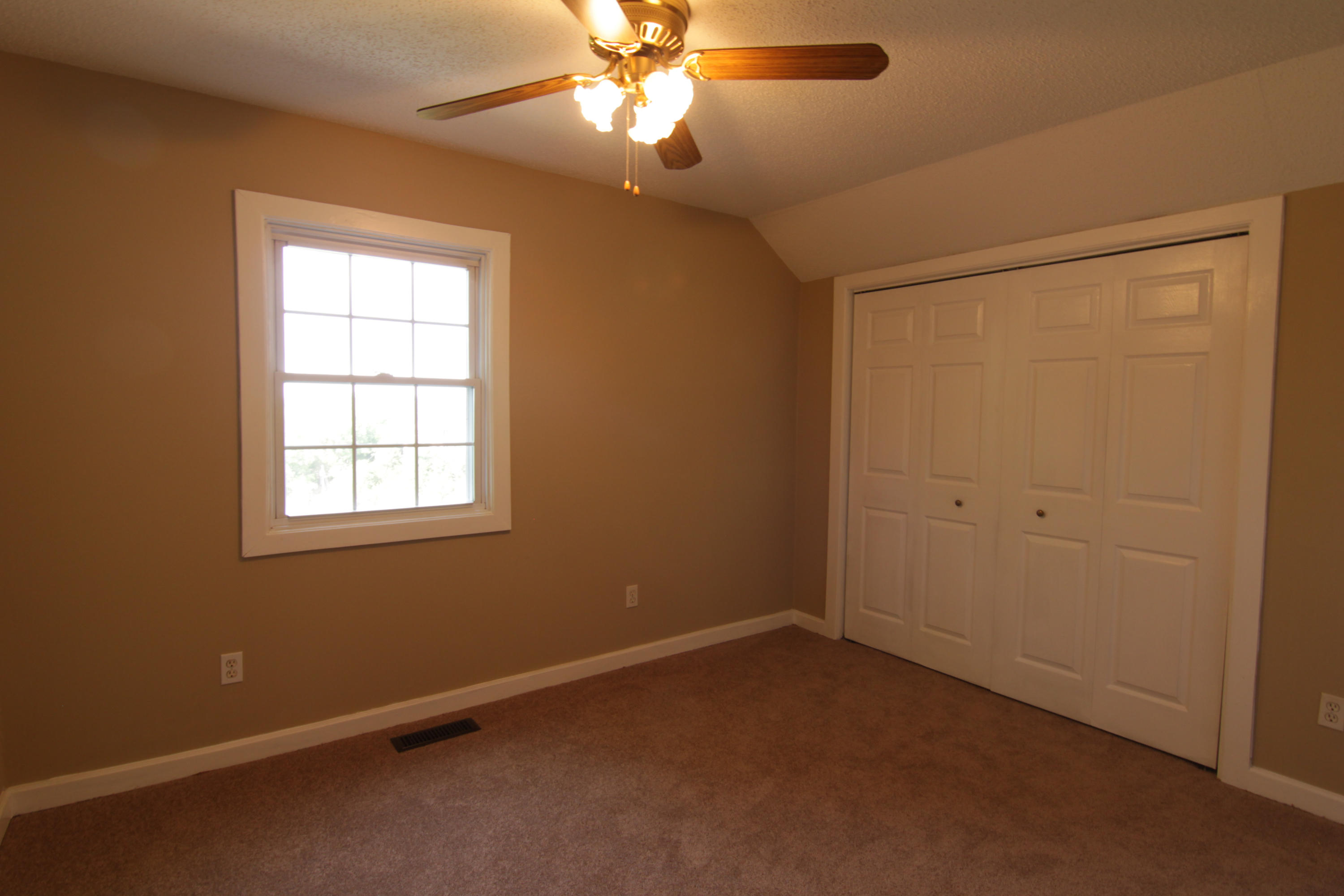 2513 Valley View Road Dandridge, TN 37725 - Photo 23 of 36 Upstairs Bedroom 1 closet