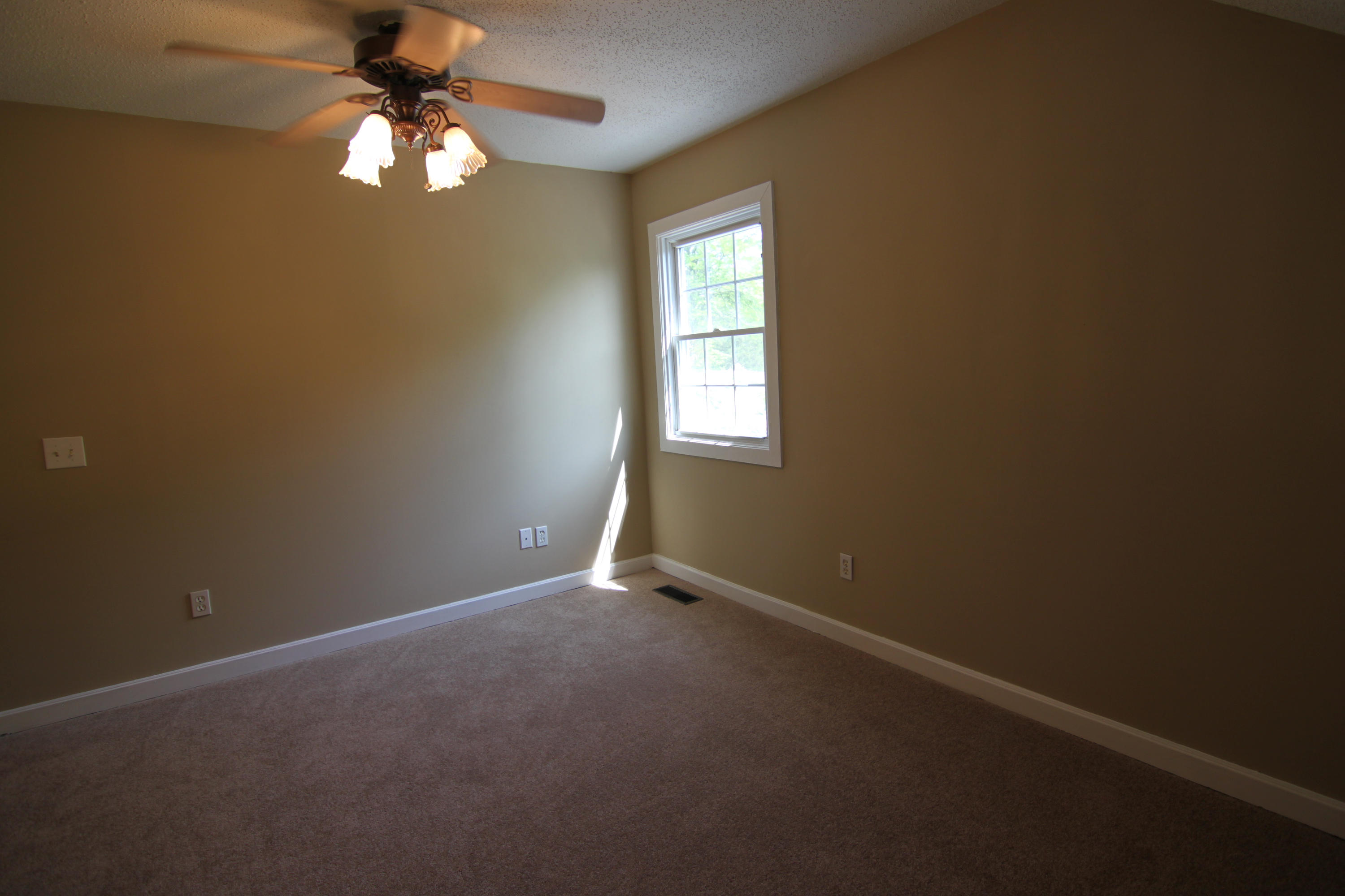 2513 Valley View Road Dandridge, TN 37725 - Photo 24 of 36 Upstairs Bedroom 1