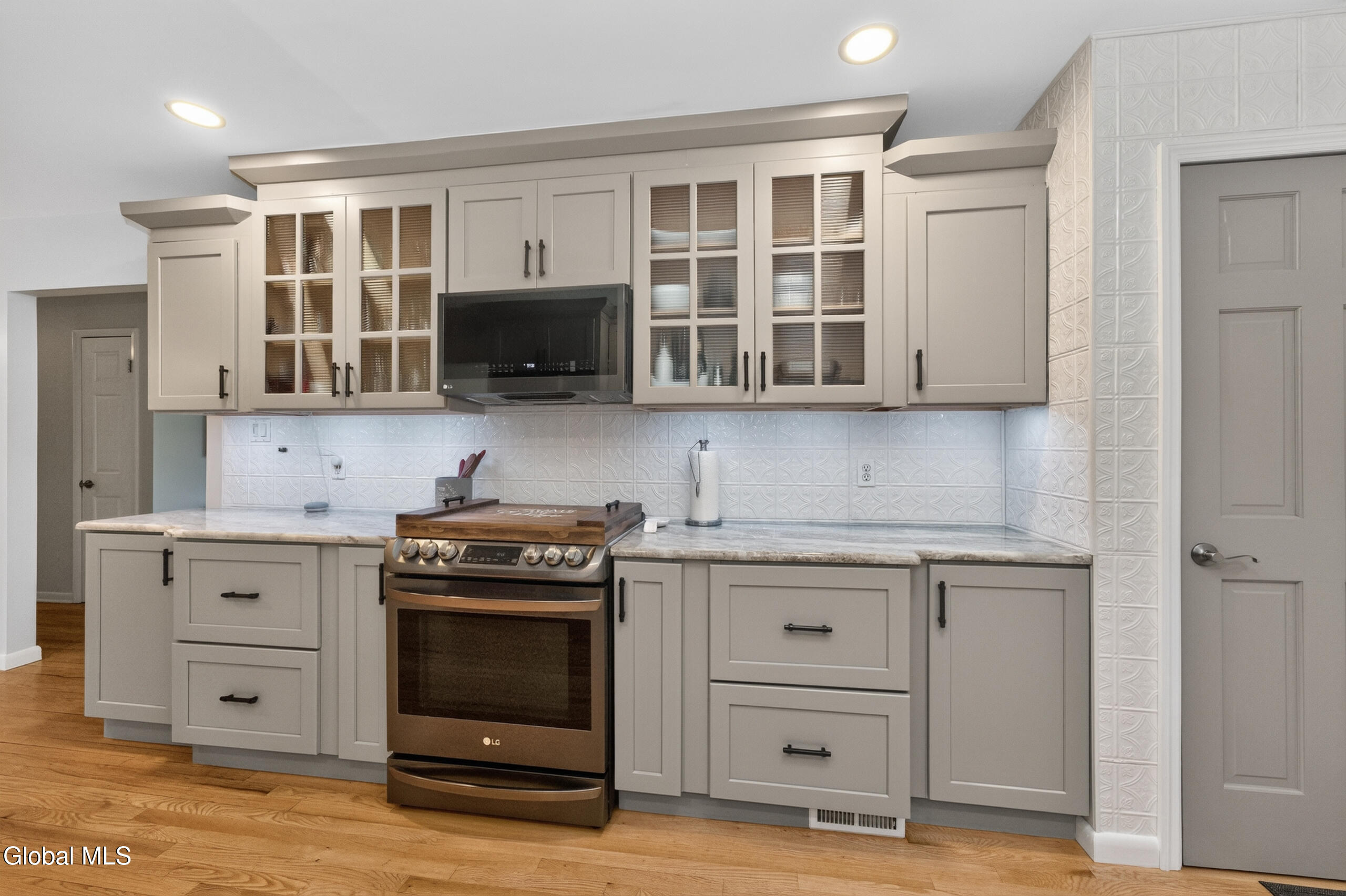 521 Russell Road Bethlehem, NY 12203 - Photo 15 of 51 2 Kitchen 4