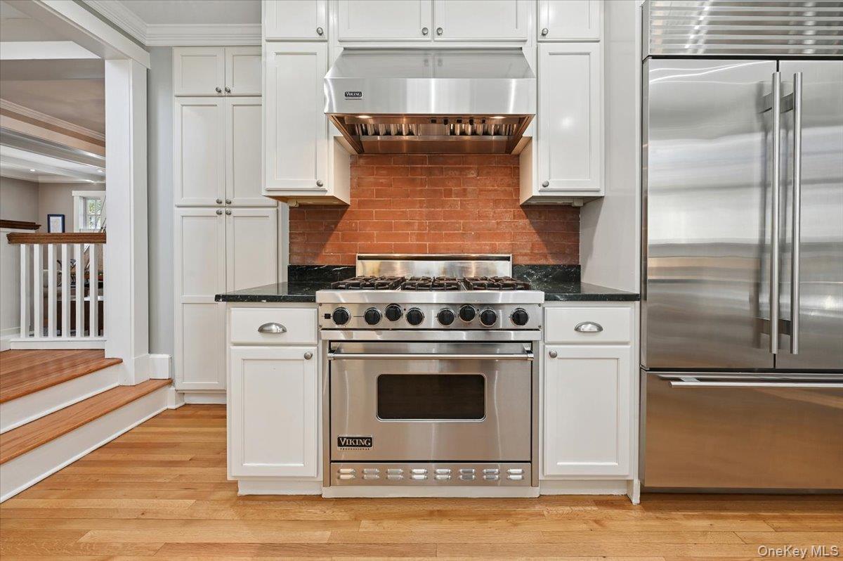 31 Emerson Road Larchmont, NY 10538 - Photo 10 of 39 The Subzero refrigerator compliments the Viking stove. Everything is clean and ready for you!