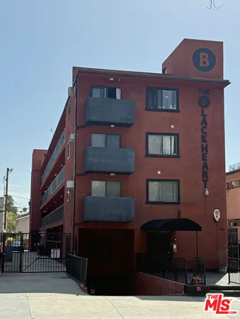 $1,850 | 1816 North Gramercy Place, Unit 104, Los Angeles, CA 90028