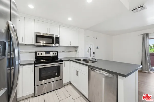 $2,700 | 4810 South La Brea Avenue, Unit 210, Los Angeles, CA 90008