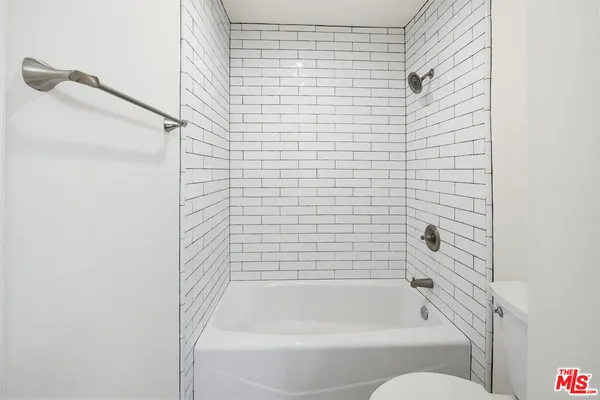 $2,700 | 4810 South La Brea Avenue, Unit 210, Los Angeles, CA 90008