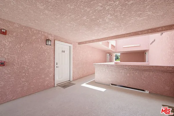 $2,700 | 4810 South La Brea Avenue, Unit 210, Los Angeles, CA 90008