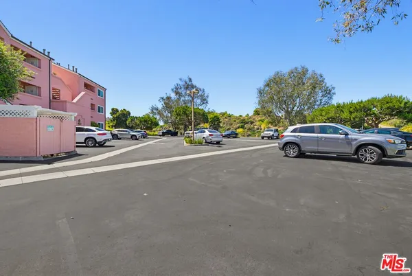 $2,700 | 4810 South La Brea Avenue, Unit 210, Los Angeles, CA 90008