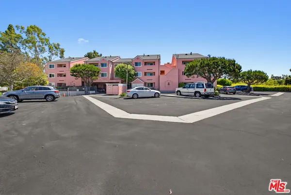 $2,700 | 4810 South La Brea Avenue, Unit 210, Los Angeles, CA 90008