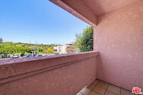 $2,700 | 4810 South La Brea Avenue, Unit 210, Los Angeles, CA 90008