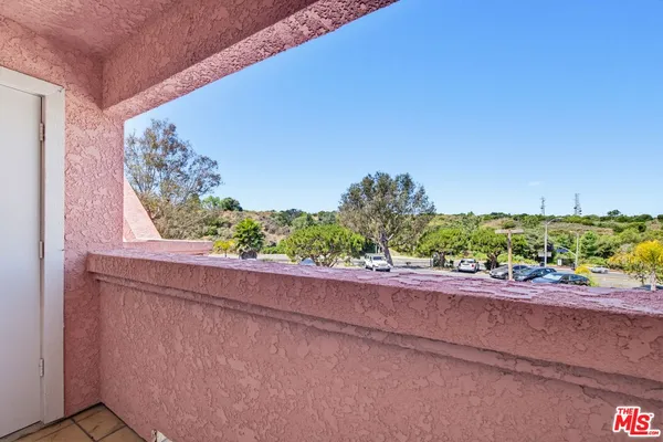 $2,700 | 4810 South La Brea Avenue, Unit 210, Los Angeles, CA 90008