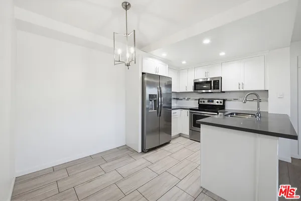 $2,700 | 4810 South La Brea Avenue, Unit 210, Los Angeles, CA 90008