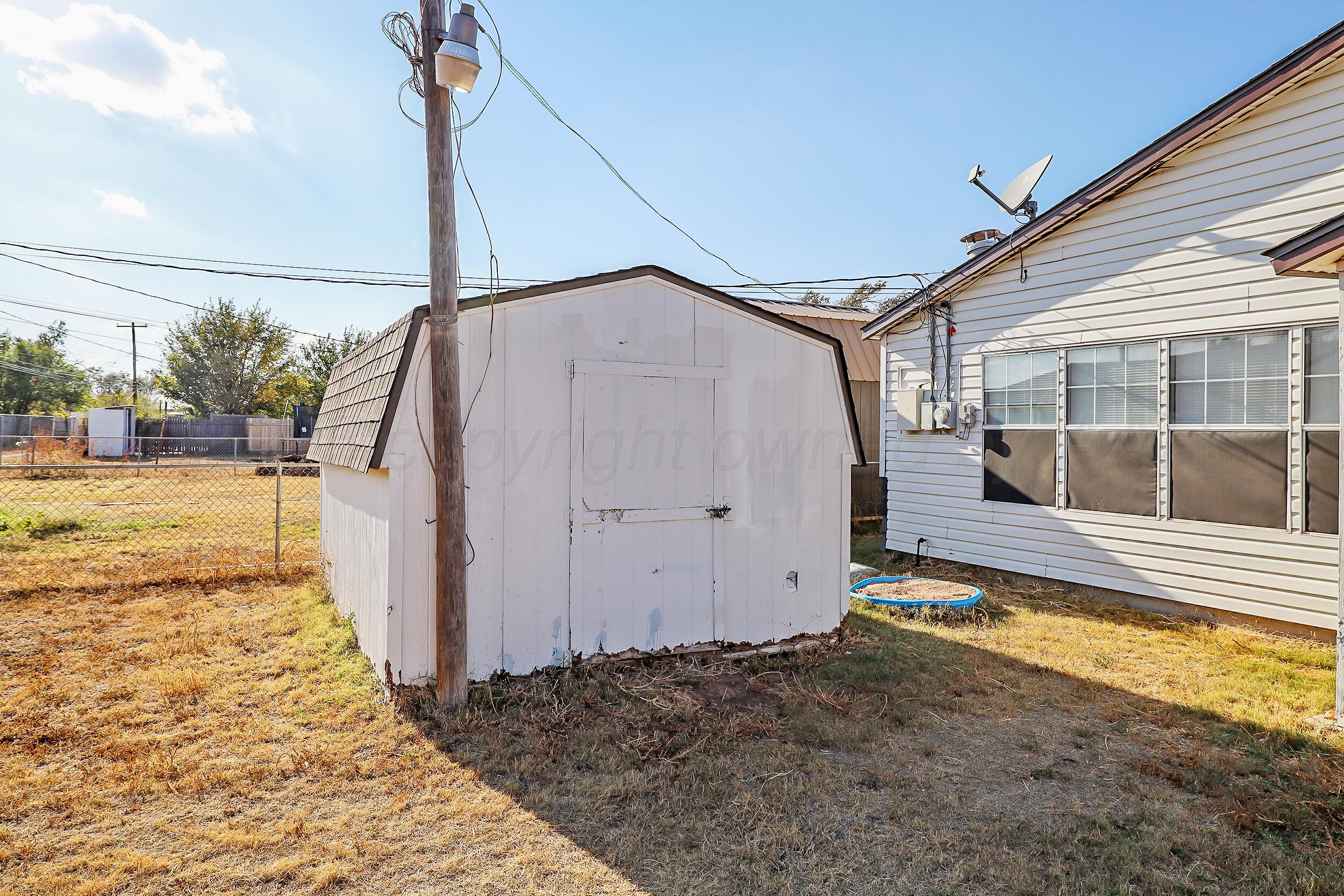 3820 Beaver Drive Amarillo, TX 79107 - Photo 20 of 24 a view of a back yard of the house