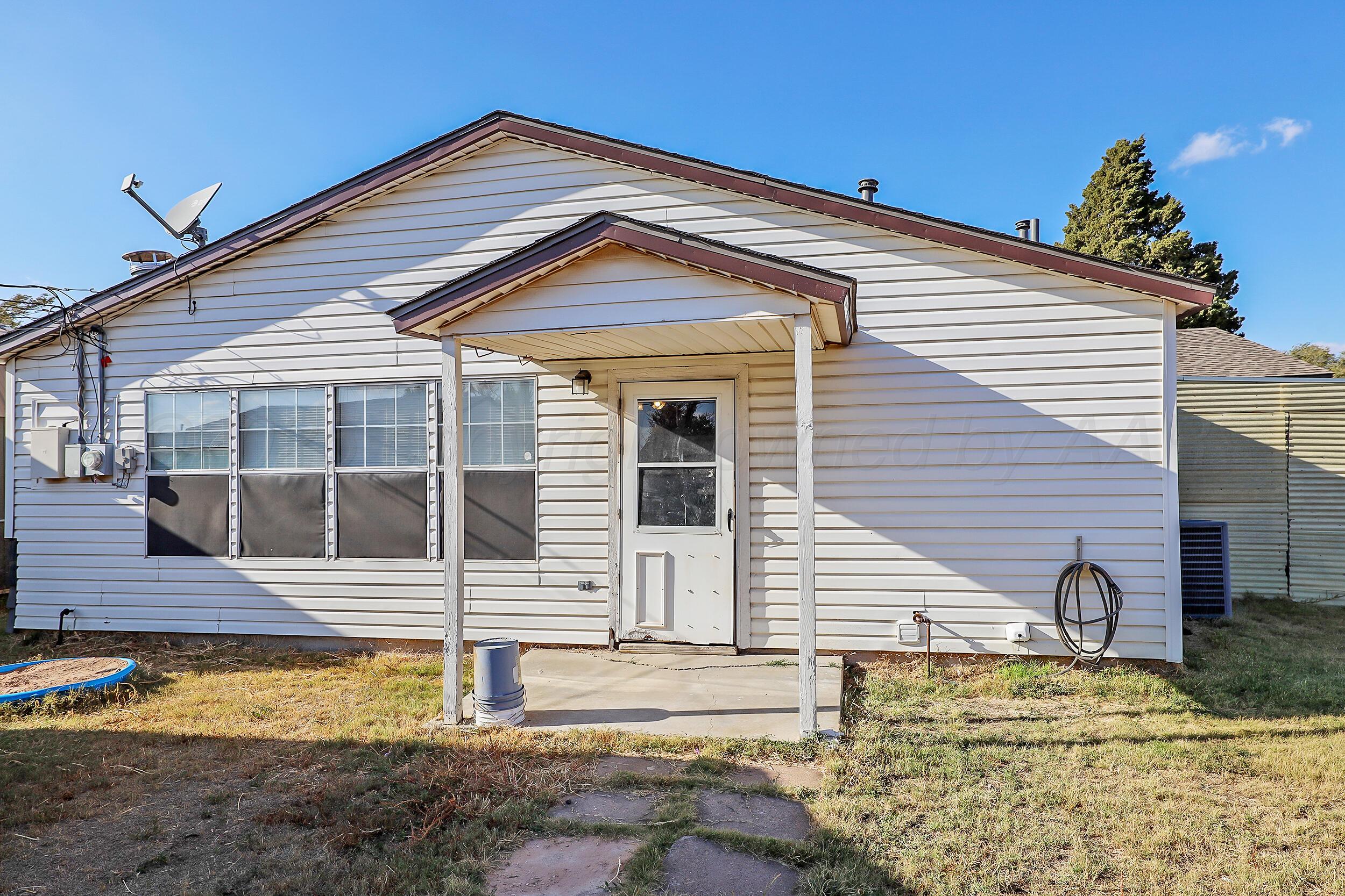3820 Beaver Drive Amarillo, TX 79107 - Photo 22 of 24 front view of a house with a yard