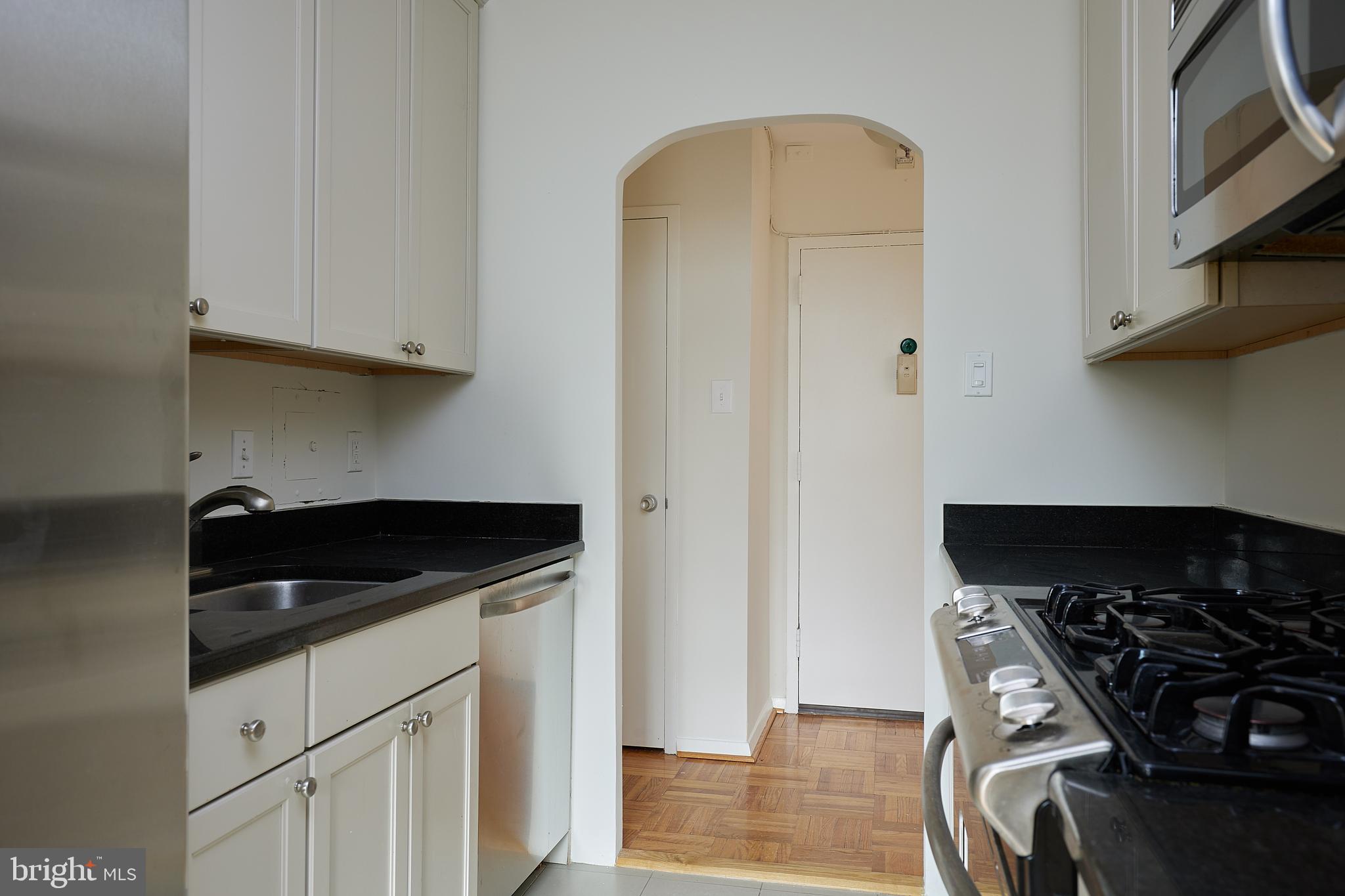 4000 Tunlaw Road Northwest, Unit 417 Washington, DC 20007 - Photo 5 of 21