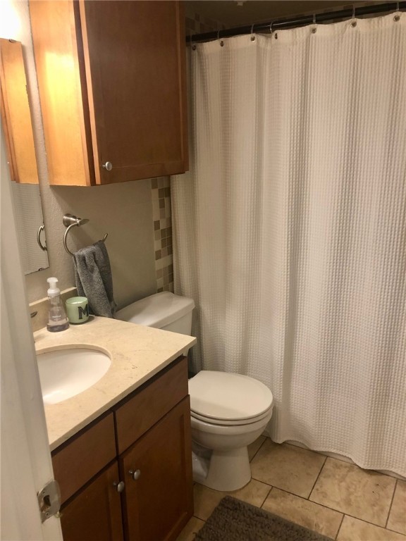 3204 Menchaca Road, Unit 315 Austin, TX 78704 - Photo 13 of 26 a bathroom with a toilet a sink and a window