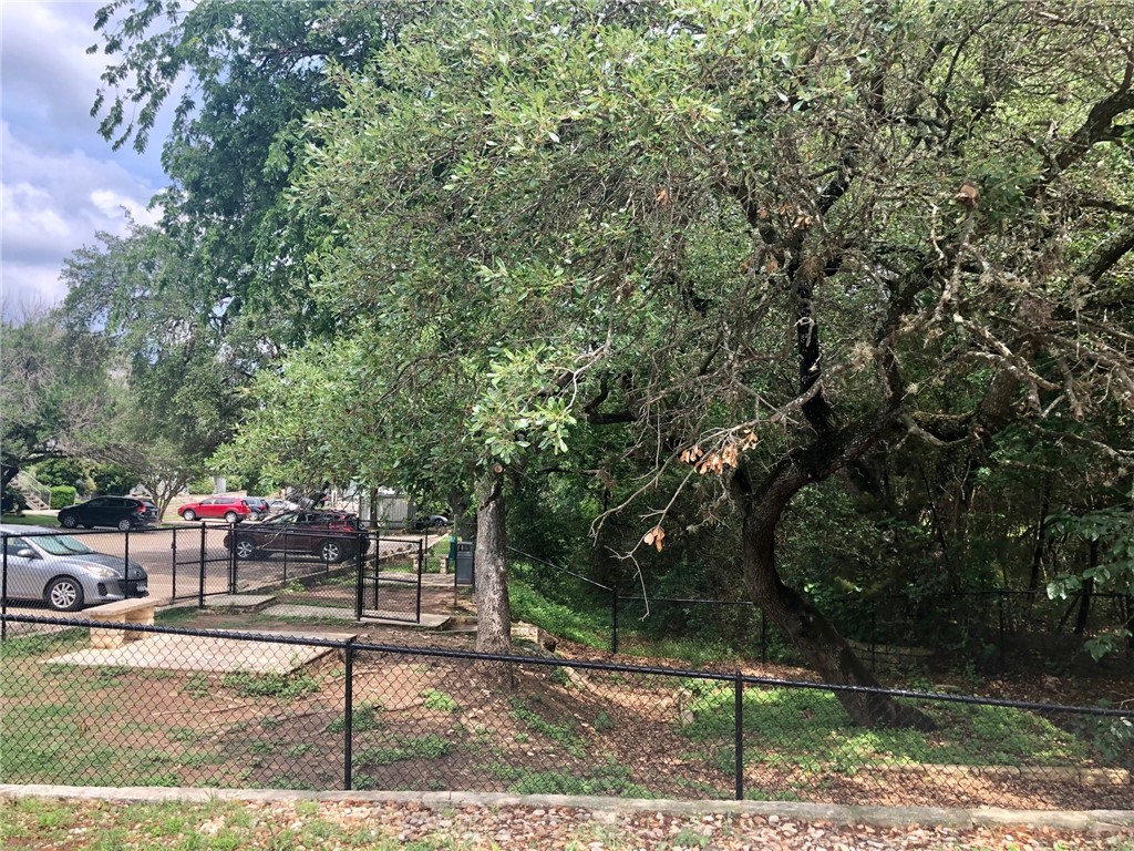 3204 Menchaca Road, Unit 315 Austin, TX 78704 - Photo 19 of 26 a view of a backyard