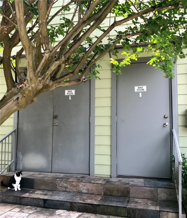 3204 Menchaca Road, Unit 315 Austin, TX 78704 - Photo 22 of 26 a front view of house