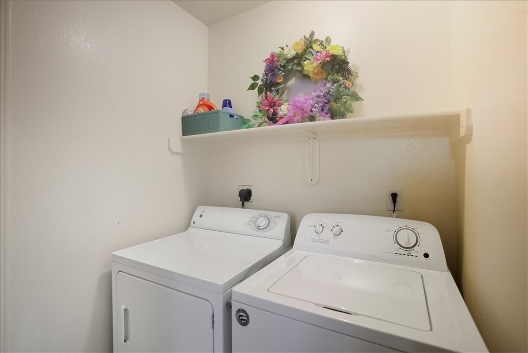 3260 Highway 281 George West, TX 78022 - Photo 17 of 34 a utility room with dryer and washer