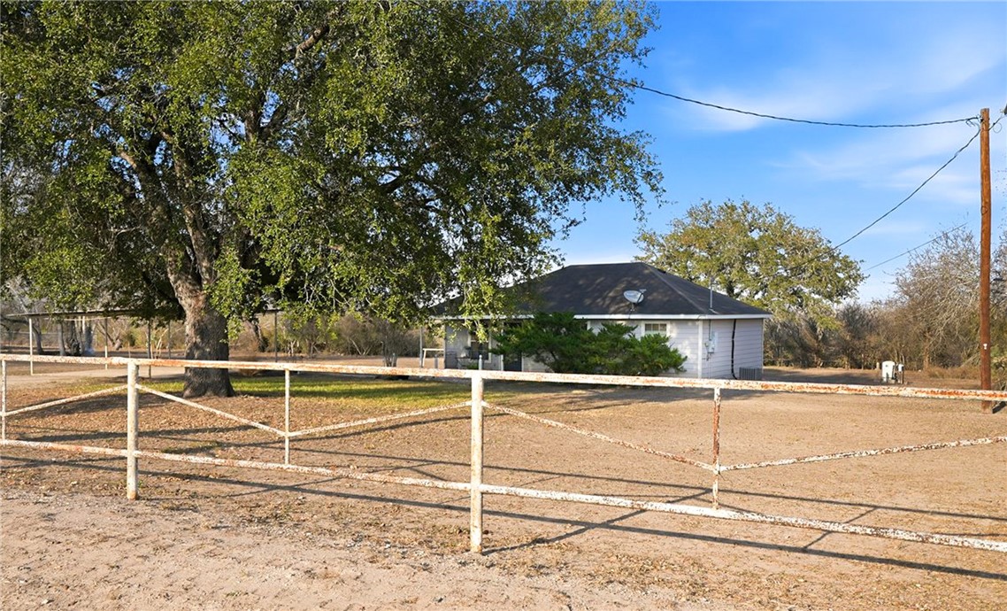 3260 Highway 281 George West, TX 78022 - Photo 19 of 34 a view of a patio with table and chairs under an umbrella