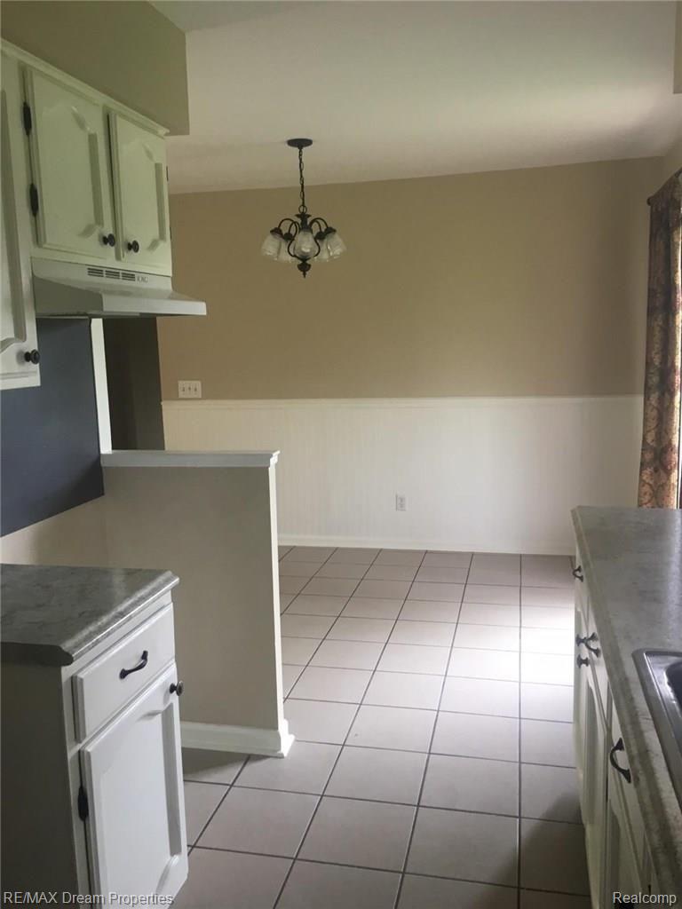 5757 Crandall Road Howell, MI 48855 - Photo 7 of 20 IMG_32991 (2).jpg