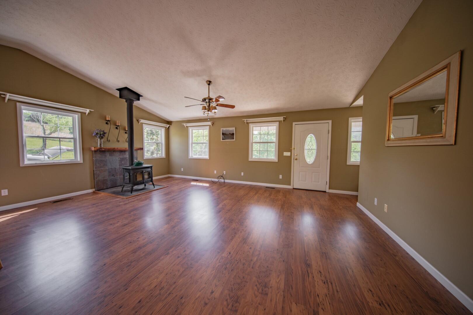 124 Whisper Mist Road Del Rio, TN 37727 - Photo 27 of 40 24