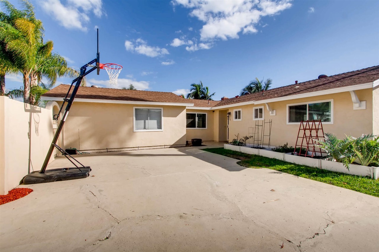 9423 Lake Canyon Road Santee, CA 92071 - Photo 5 of 25 Enclosed courtyard with locking gate and brick wall.