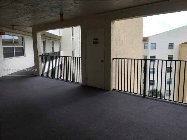 a view of entryway with workspace