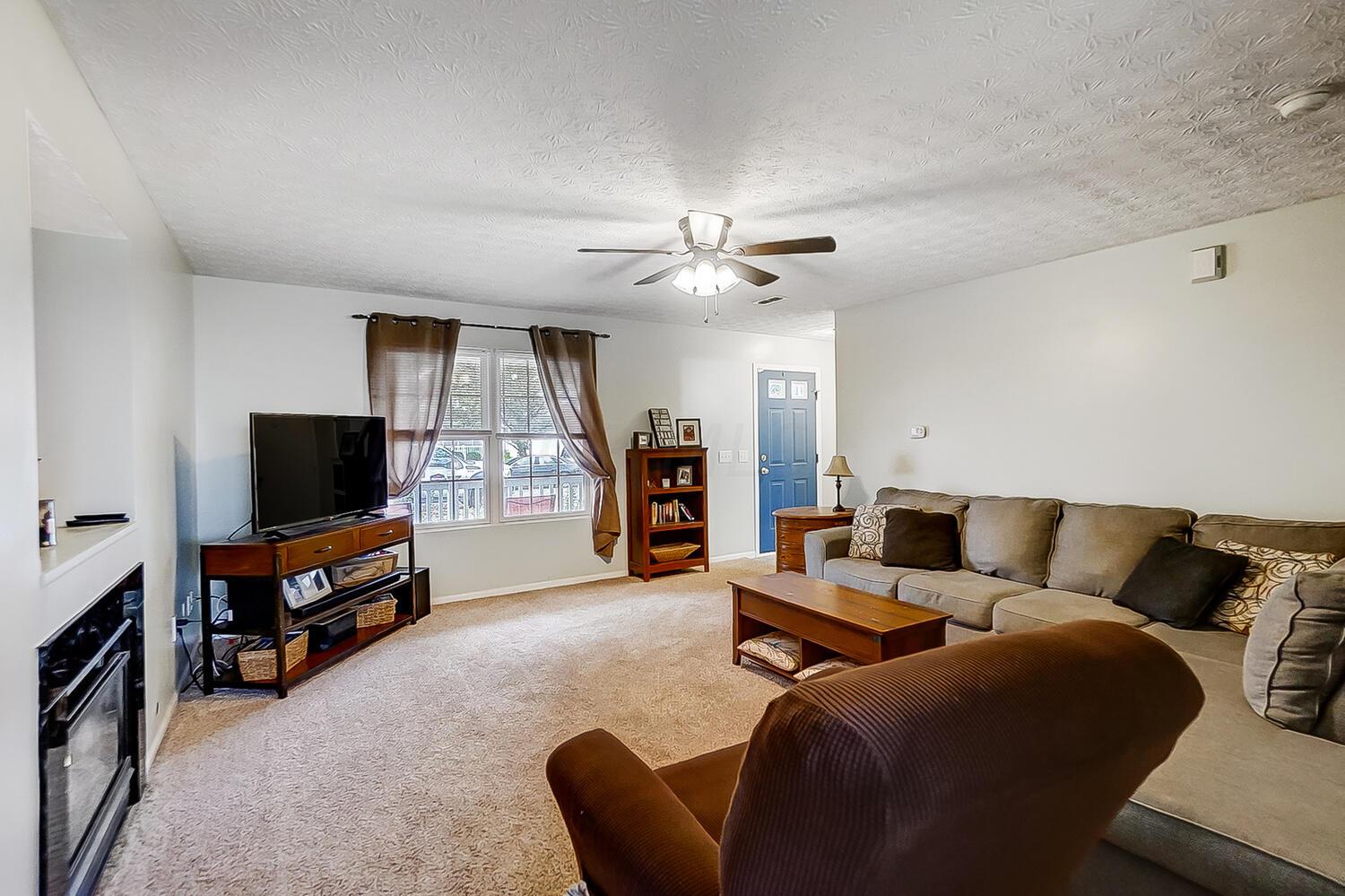 2227 Forest Ridge Hebron, OH 43025 - Photo 5 of 48 50043701-004_web