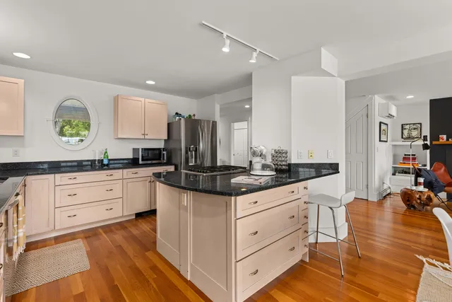 $5,000 | 148 Whipple Road, Kittery, ME 03904