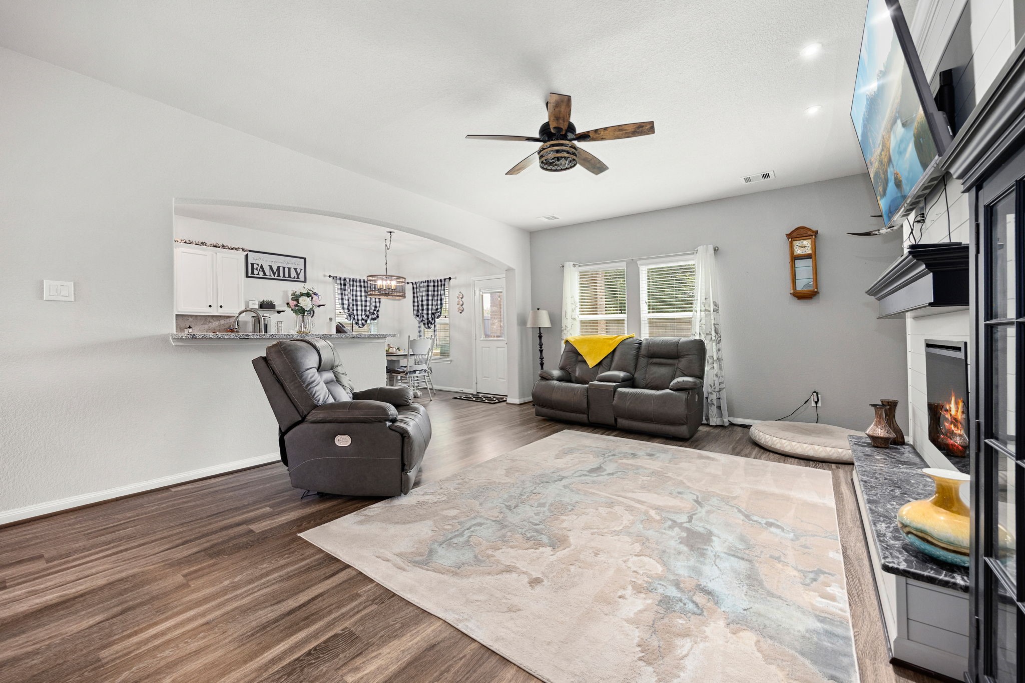 1728 Wandering Hills Road Conroe, TX 77304 - Photo 10 of 38 Gallery Image 10