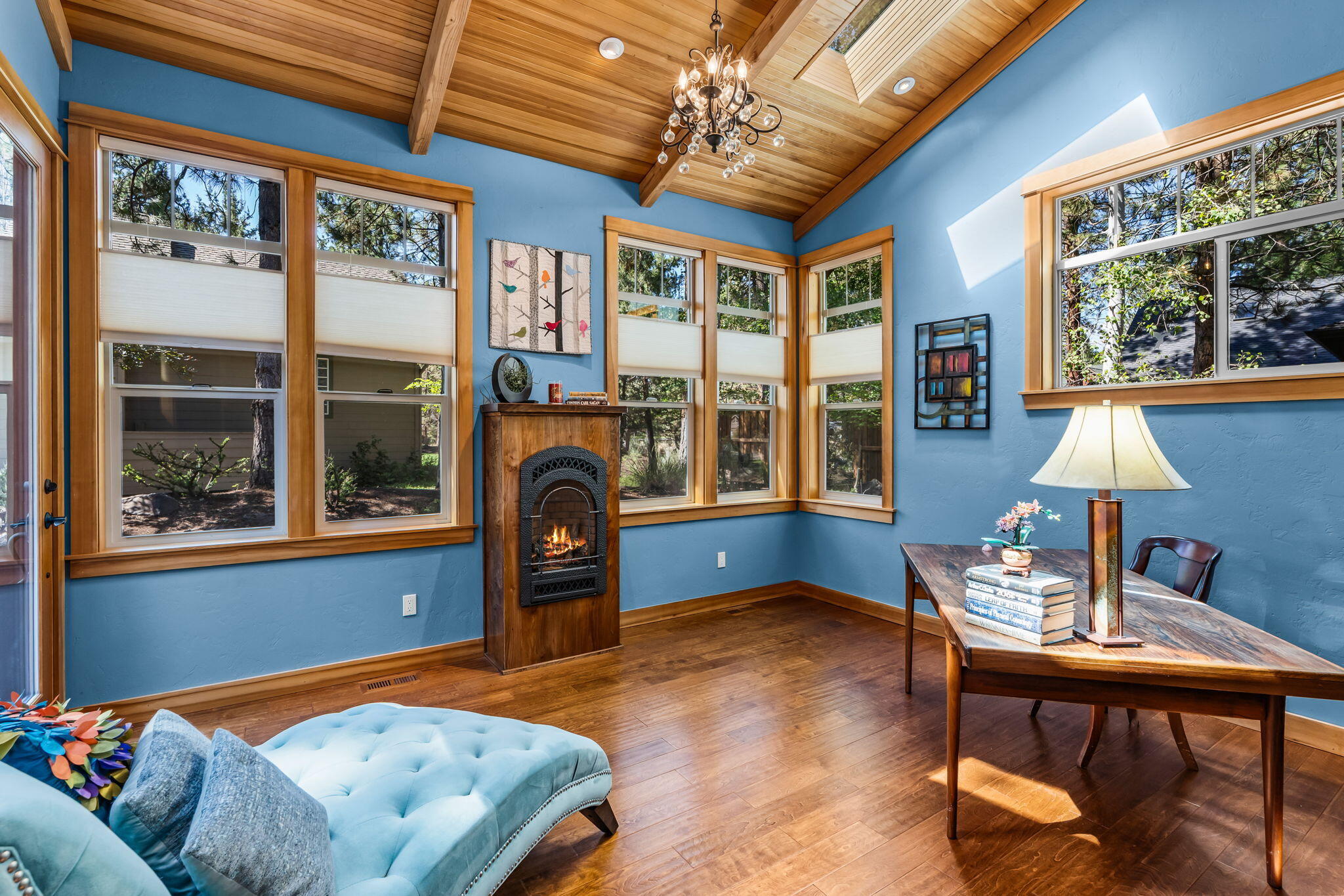 685 East Coyote Springs Road Sisters, OR 97759 - Photo 23 of 48 Sunroom