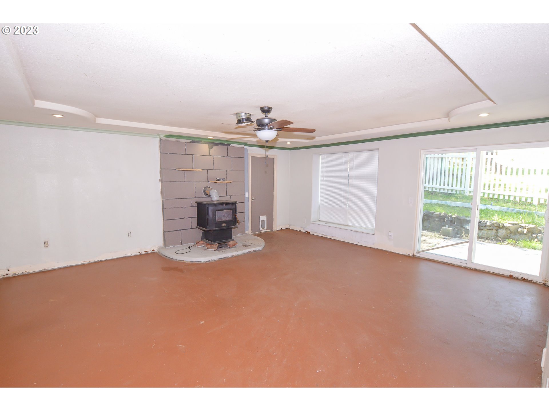 207 Snowberry Road Roseburg, OR 97471 - Photo 19 of 31 a view of a livingroom with furniture and a window