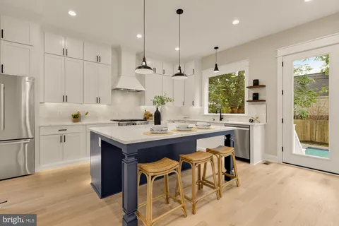 $2,350,000 | 923 17th Street South, Arlington, VA 22202