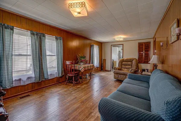 $232,900 | 253 Probasco Street, Lawrenceburg, IN 47025