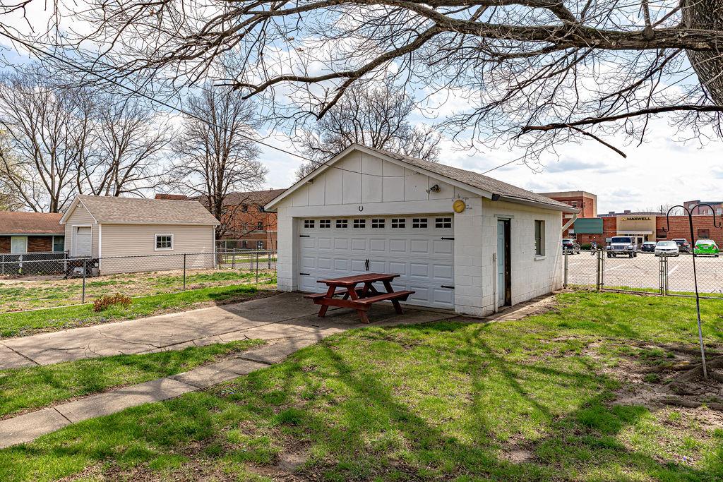 253 Probasco Street Lawrenceburg, IN 47025 - Photo 7 of 33
