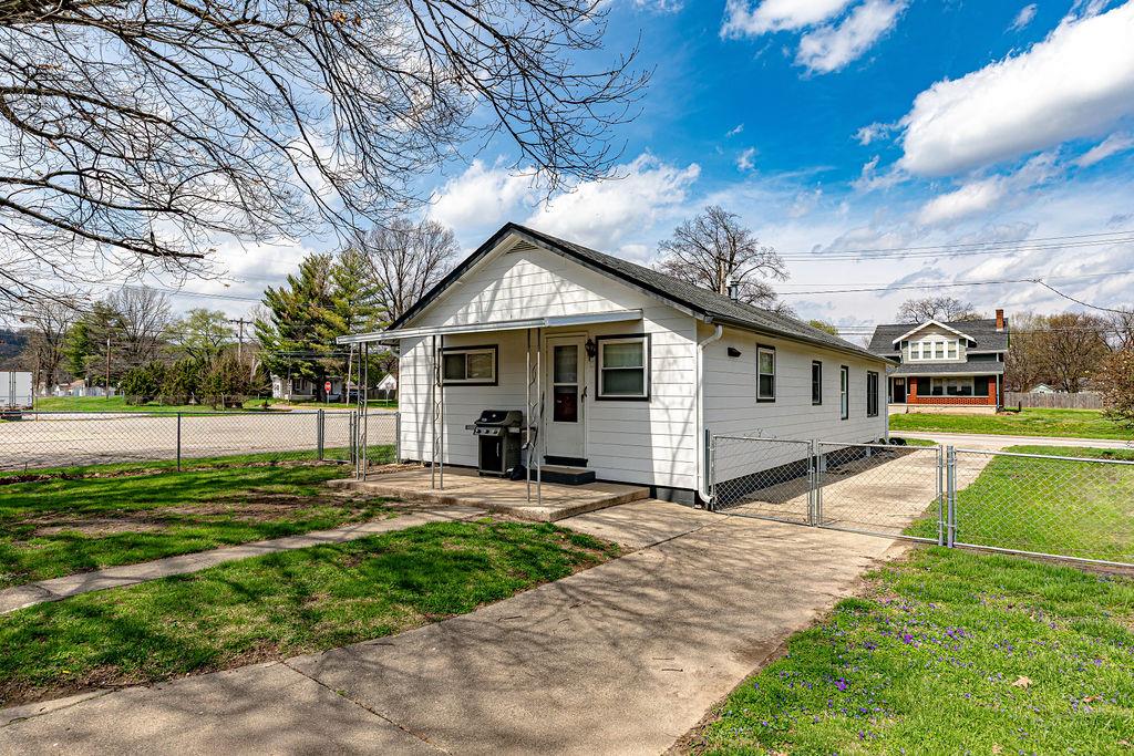 253 Probasco Street Lawrenceburg, IN 47025 - Photo 8 of 33