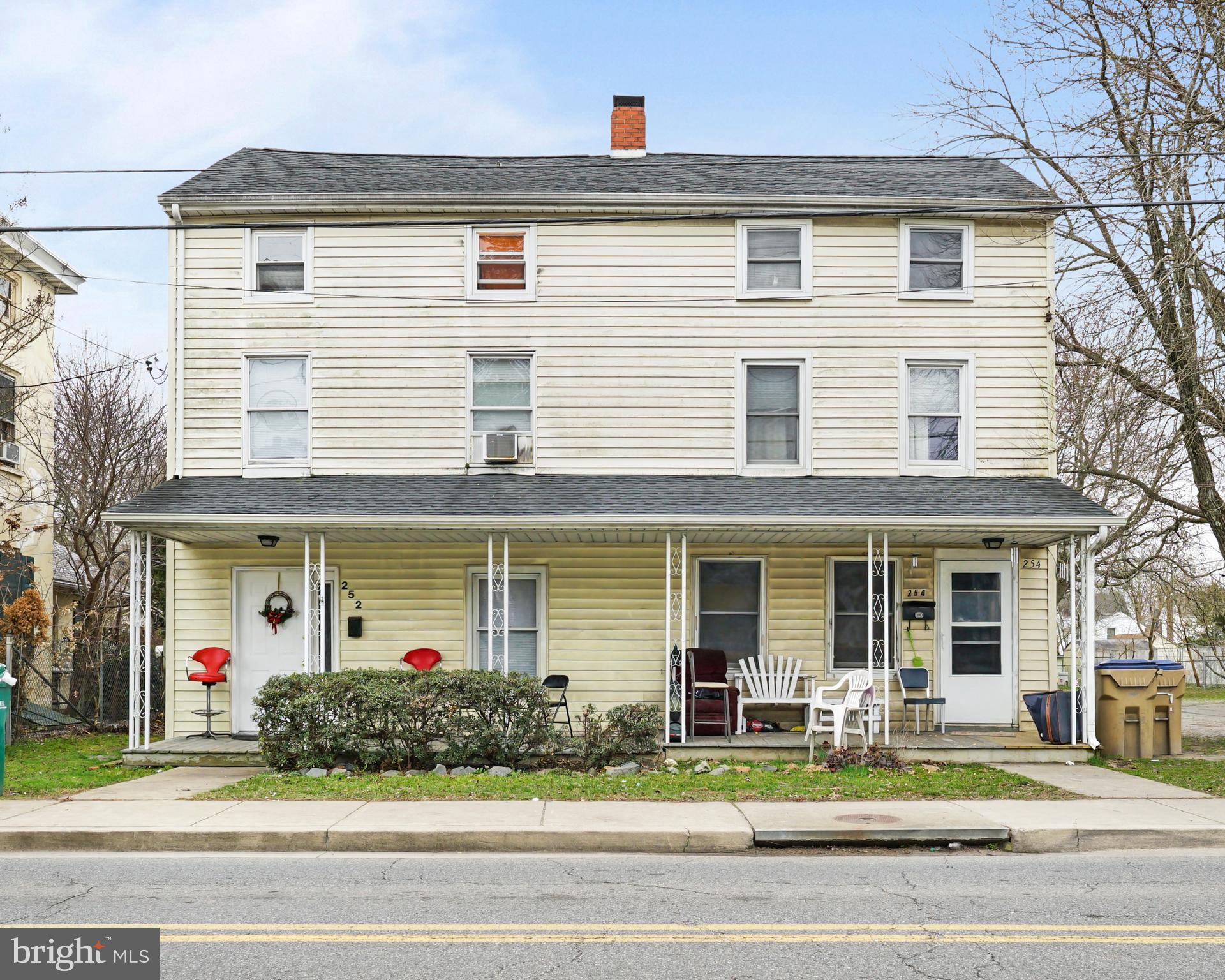 252-254 W Main St Duplex