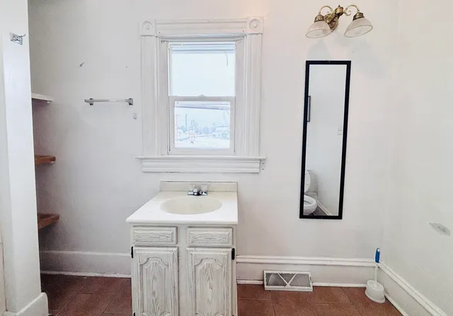 $750 | 1313 Main Street West, Ashland, WI 54806