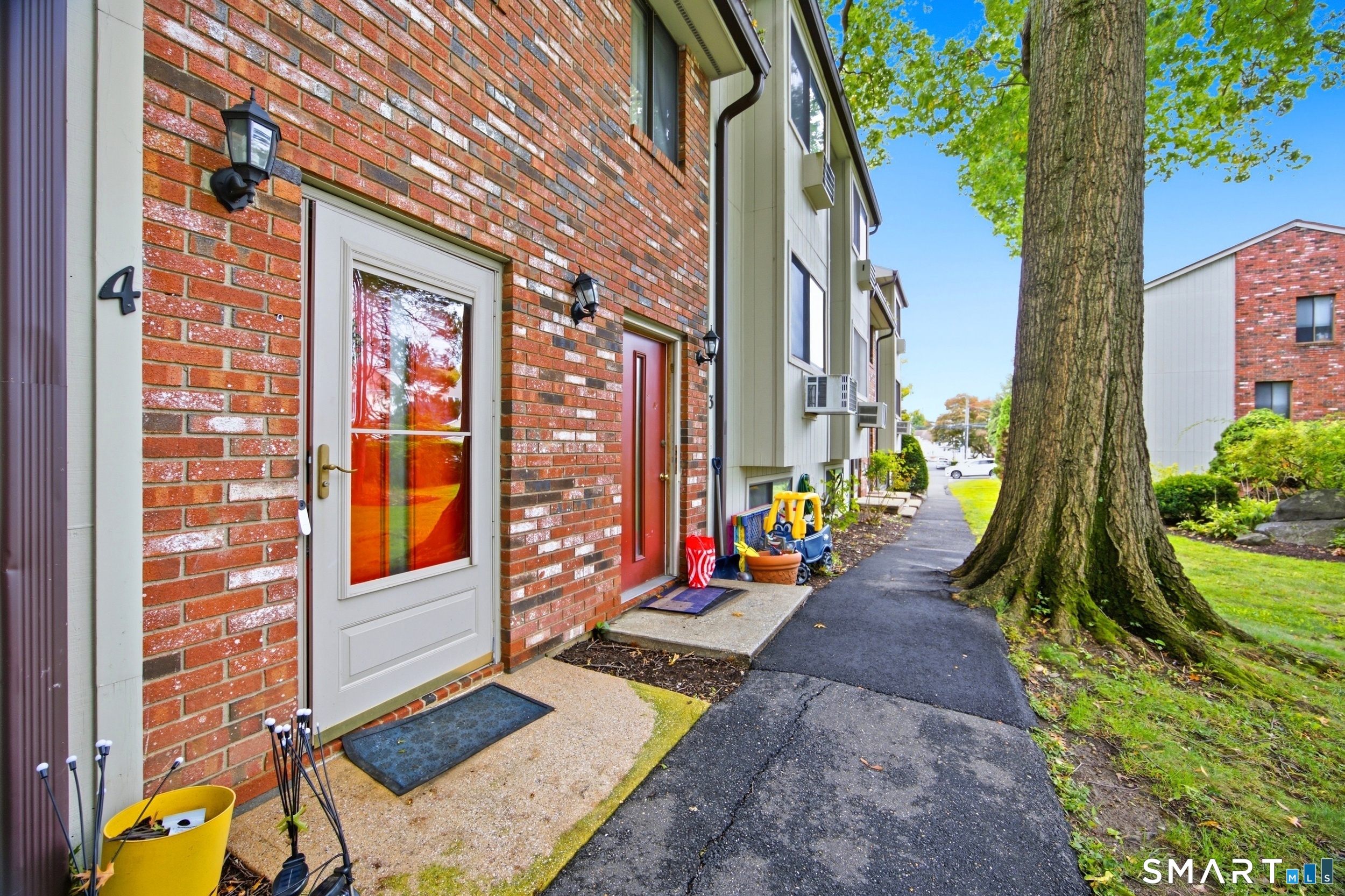 33 Colonial Road, Unit 4 Stamford, CT 06906 - Photo 36 of 36 Gallery Image 36