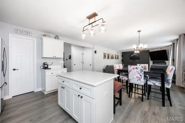 $495,000 | 3521 Chippewa Drive, Belleville, IL 62221