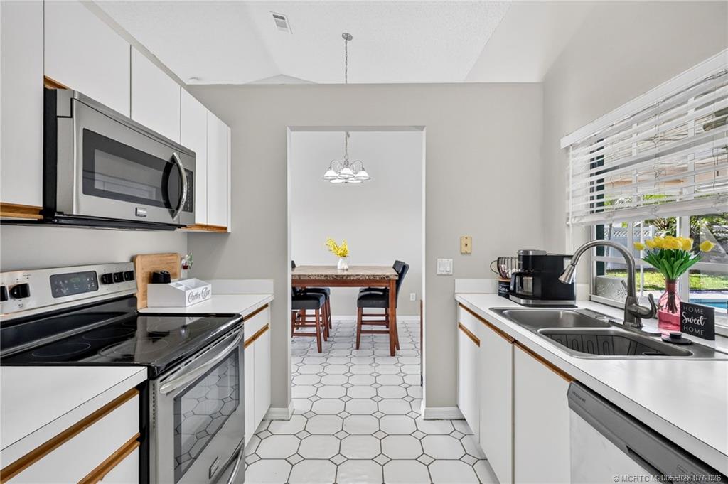 2510 Southwest Fair Isle Road Port St. Lucie, FL 34987 - Photo 17 of 62 Gallery Image 17