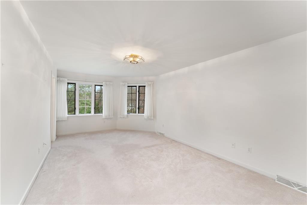 7 Meadowood Drive Pittsburgh, PA 15215 - Photo 22 of 45 an empty room with windows
