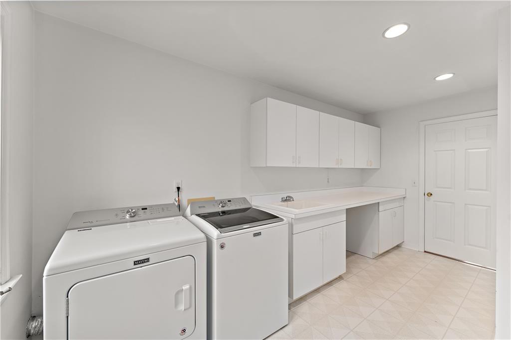 7 Meadowood Drive Pittsburgh, PA 15215 - Photo 27 of 45 a utility room with dryer and washer