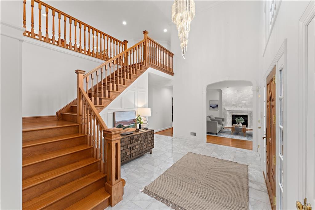 7 Meadowood Drive Pittsburgh, PA 15215 - Photo 3 of 45 a view of entryway and hall