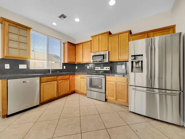 $2,450 | 261 North Nash Way, Chandler, AZ 85225