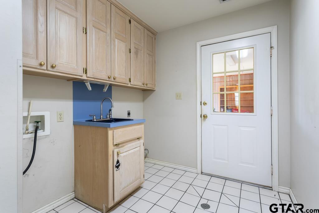 14762 County Road 3147 Tyler, TX 75706 - Photo 13 of 48 a utility room with cabinets washer and dryer