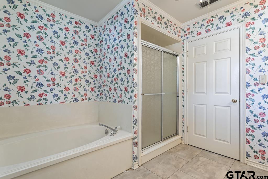 14762 County Road 3147 Tyler, TX 75706 - Photo 16 of 48 a bathroom with a bathtub and shower