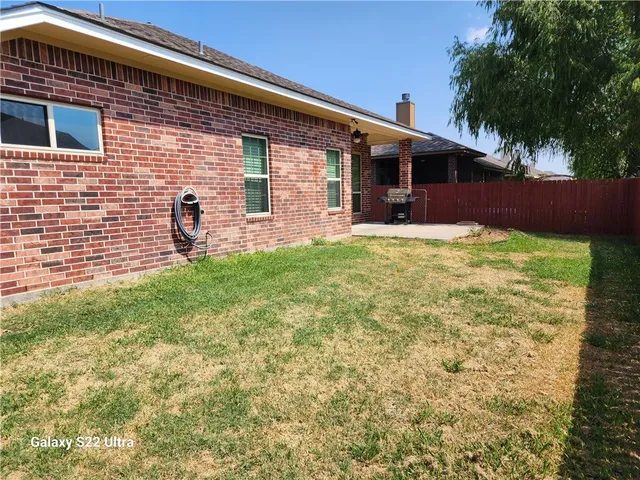 a view of house with backyard