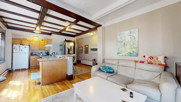$1,345 | 604 Holly Avenue, Unit 101, St. Paul, MN 55102