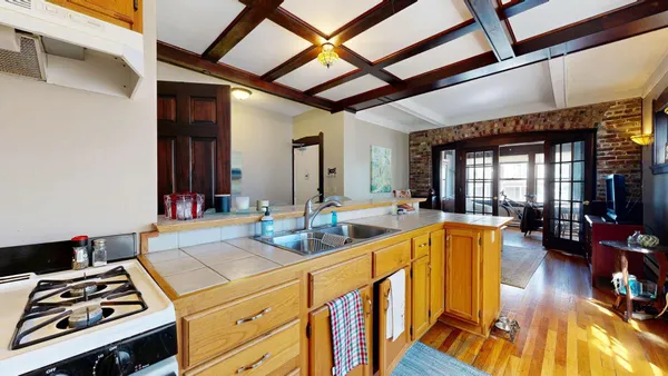 $1,345 | 604 Holly Avenue, Unit 101, St. Paul, MN 55102